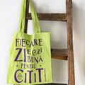 Copertă produs Tote bag lime cu imprimeu "Fiecare zi e o zi bună pentru citit" - gallery small 