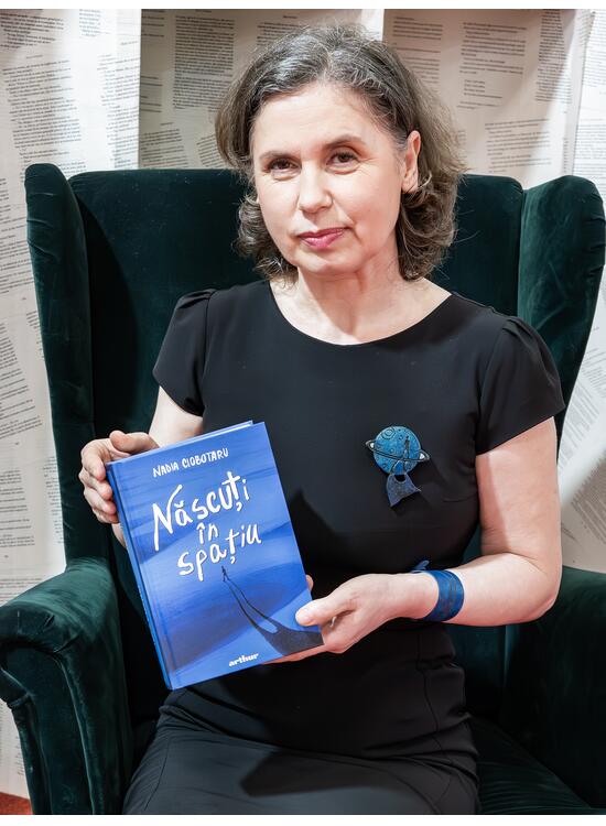 Copertă produs Născuți &icirc;n spațiu - gallery big 4