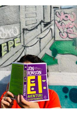 Copertă produs Ei: Aventuri cu extremiști